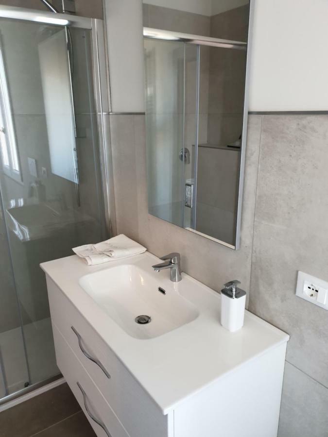 Sun Lake Apartments Desenzano del Garda Buitenkant foto